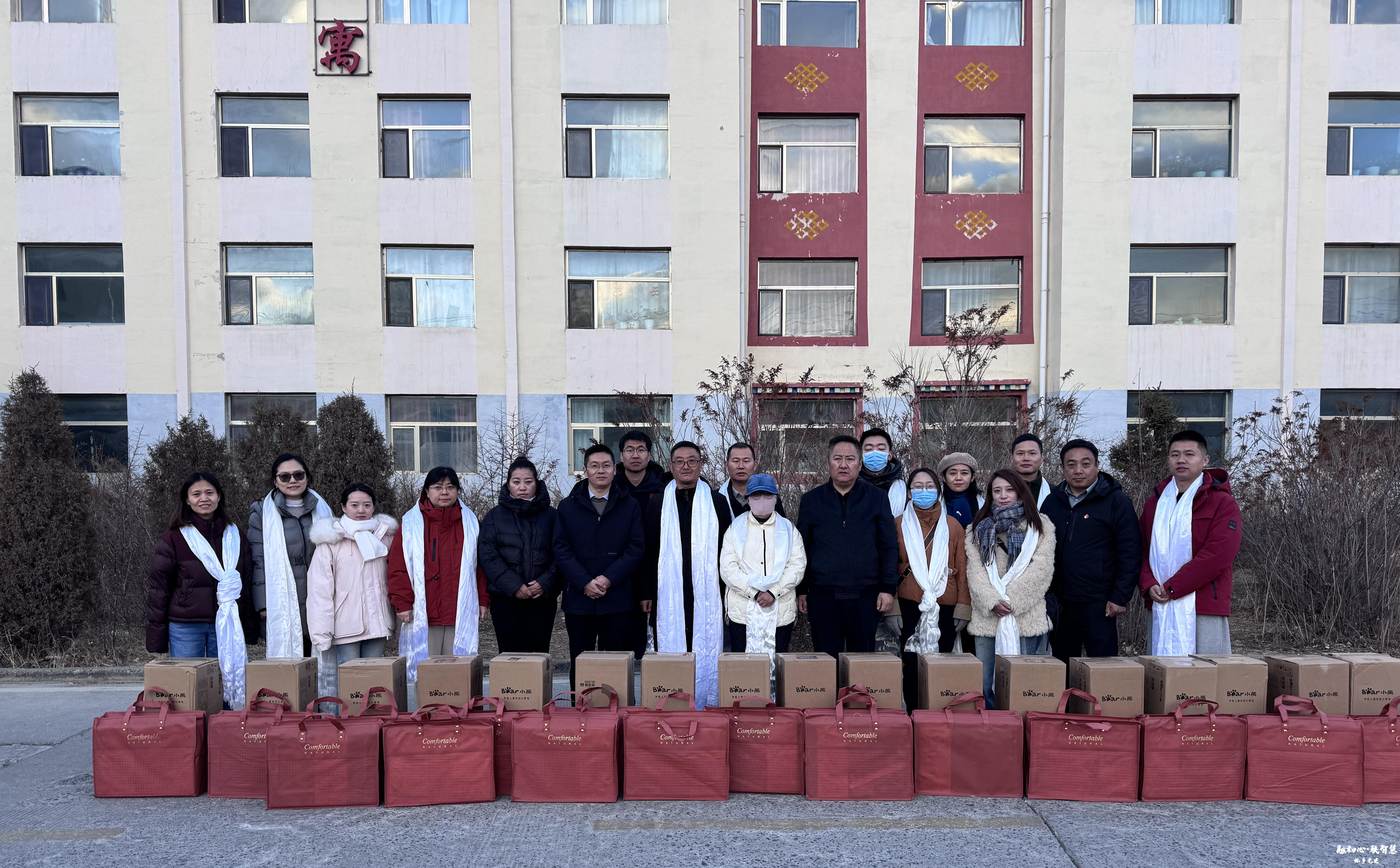 称多县开展“双节”节前人才慰问活动