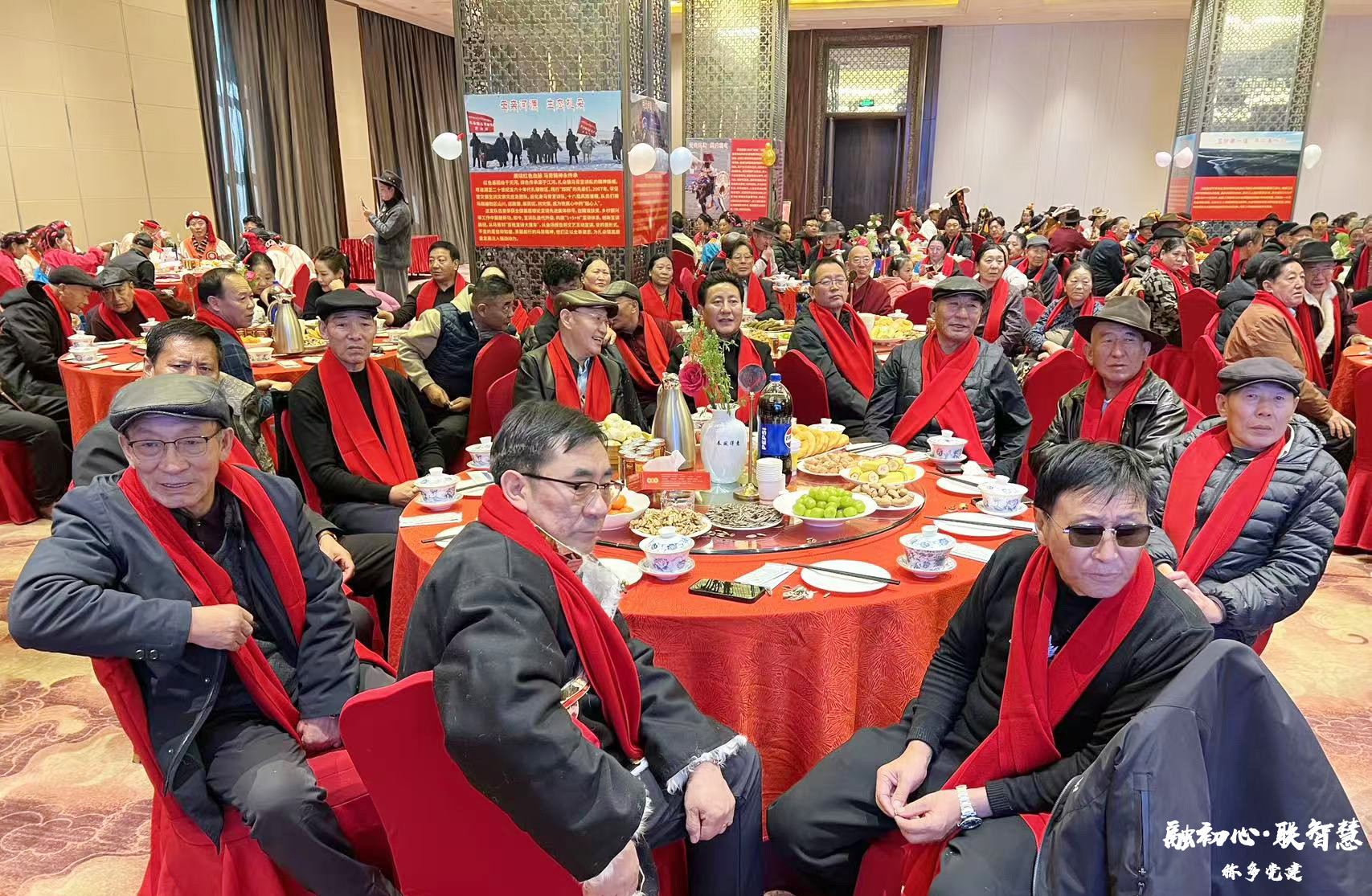 话发展成果 传组织温情——称多县举办2026年离退休干部迎春茶话会暨开展节前走访慰问活动 话发展成果 传组织温情——称多县举办2026年离退休干部迎春茶话会暨开展节前走访慰问活动